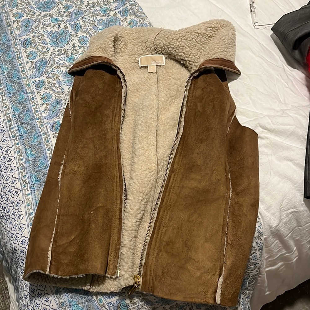 Sherpa suede sleeveless jacket